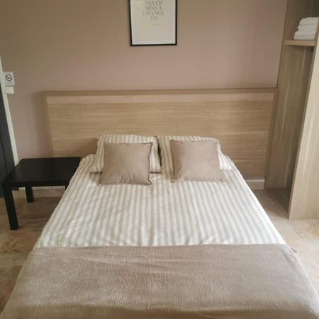 Appartement 2 , Disneyland - Parking Gratuit - Maison Des Platanes Meaux Dış mekan fotoğraf
